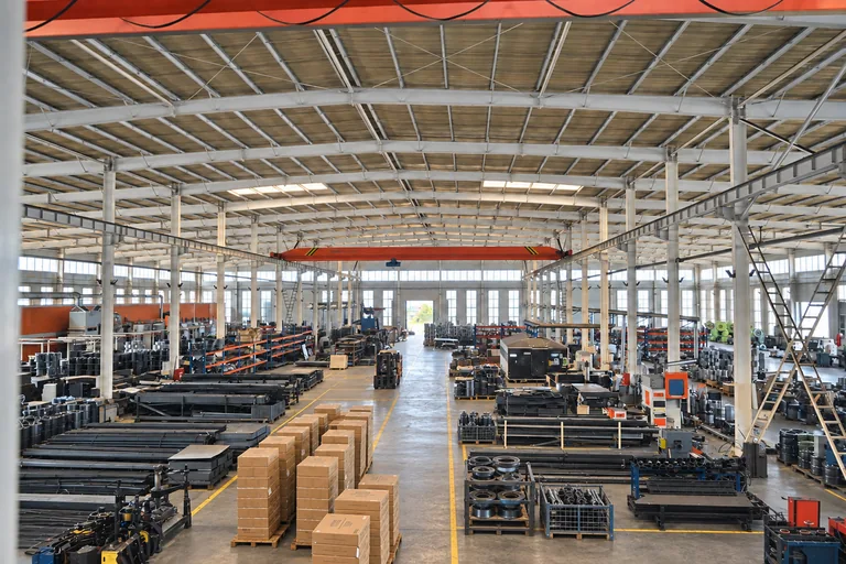 Inside the Kingjoy Forge manufacturing workshop in Hebei, China